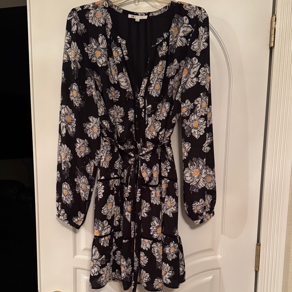 DR2 Black and White Floral Long Sleeve Dress